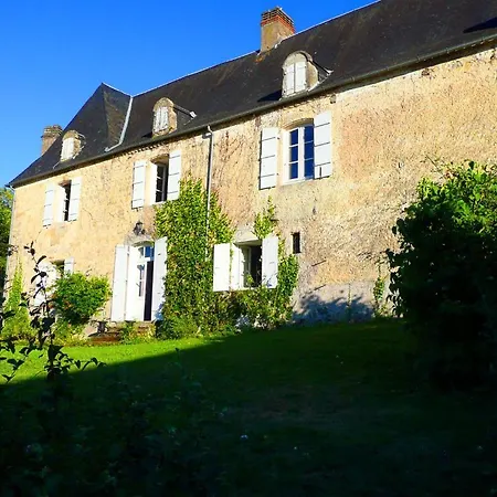 Chambres D'hotes L'ormeau فندق مبيت وإفطار *